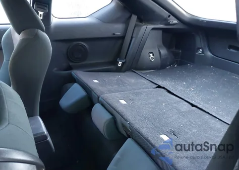 2011 Scion Tc z USA, uszkodzony, nr VIN JTKJF5C70B3019327